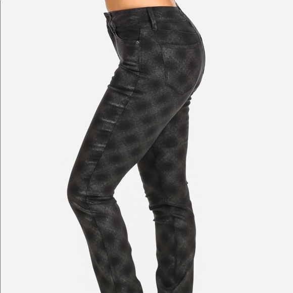 (10) NYDJ Diamond Slimming Skinny Jeans - Picture 3 of 8